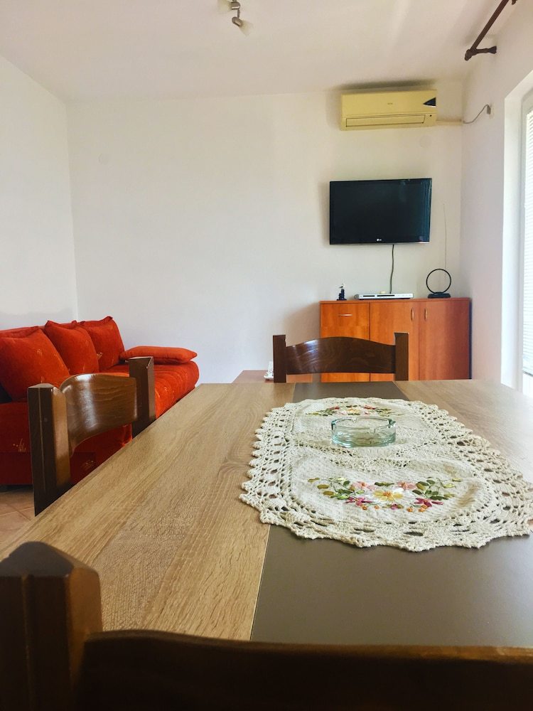 Milmaris Apartments