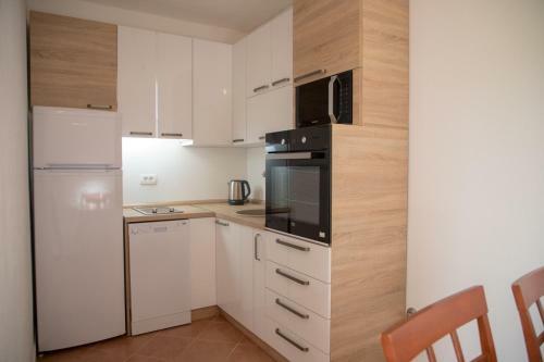 Maki Apartments