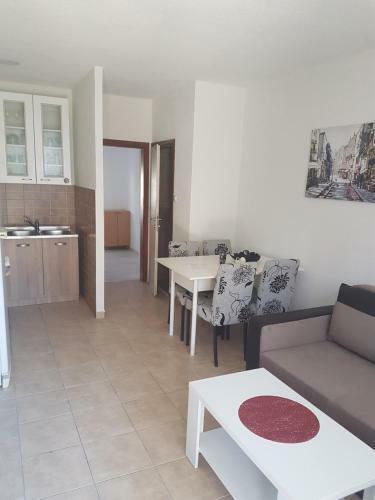 Apartments Vrane? Tivat