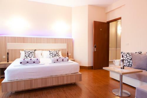 Hotel Blue Moon