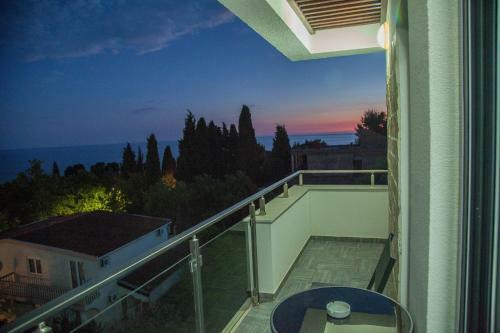 Pine Hill Luxury Apartments