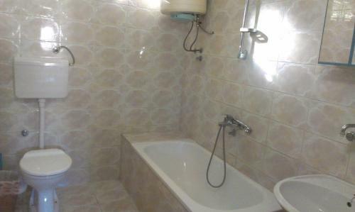 Hostal Guesthouse Sinani