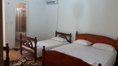 Hostal Guesthouse Sinani