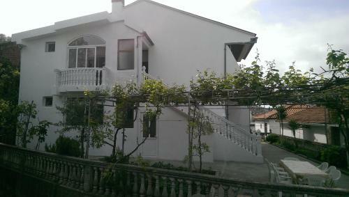 Hostal Guesthouse Sinani