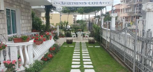 Hostal Apartments Cota Guesthouse