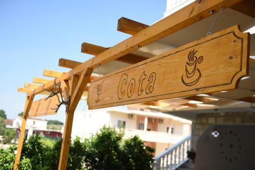 Hostal Apartments Cota Guesthouse