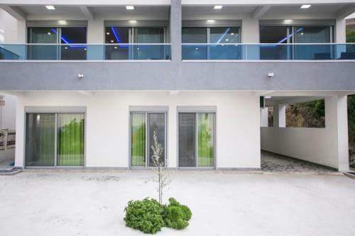 Zara Apartments