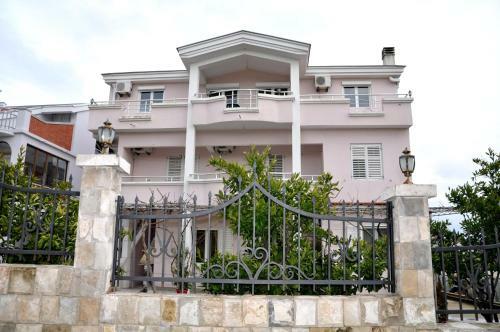 Apartments Perezaj