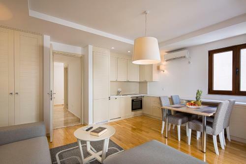 Aria Apartments