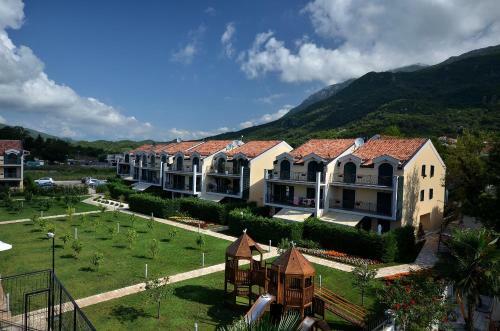 Holiday Home De Lux