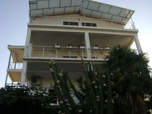 Hostal Apartments Marie