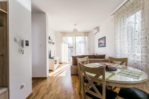 Apartments Lora Cetinjska