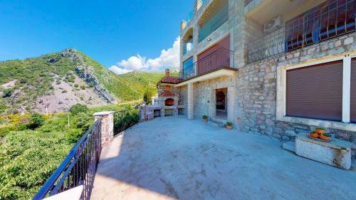 Luka Villa