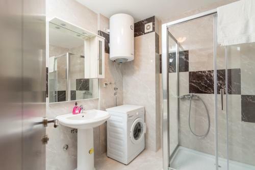 Adriatic Raf Apartments