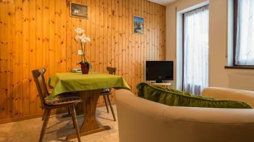 Apartments Orphelja