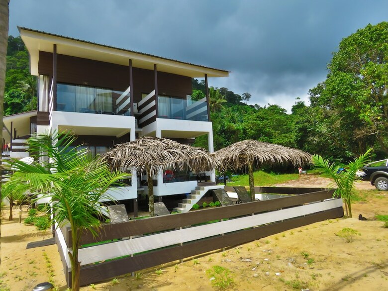 Hotel The Barat Tioman Beach Resort
