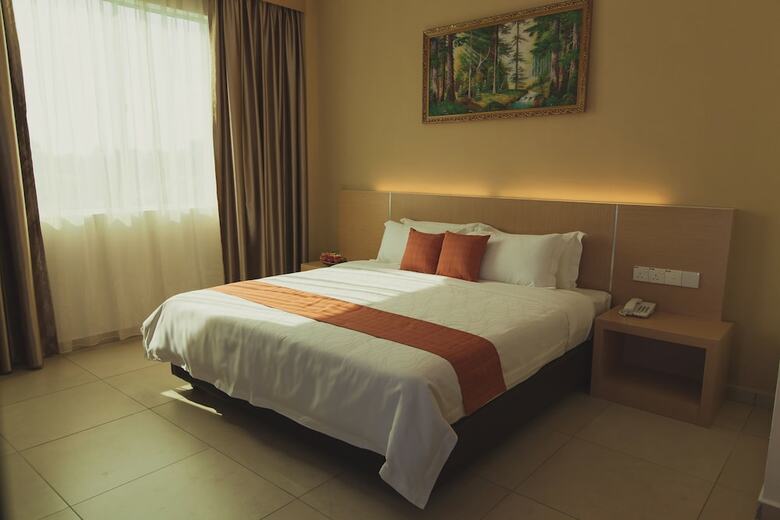 Paragon Lutong Hotel