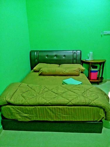 Bed & Breakfast Airport Shuttle Freebies Transit Rooms
