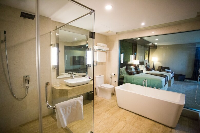 Royale Signature Hotel