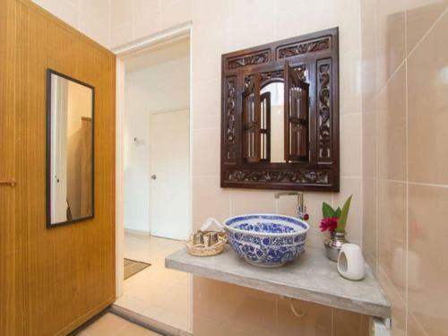 Balik Pulau Booklodge B&B