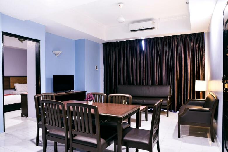Leisure Cove Hotel And Apartments
