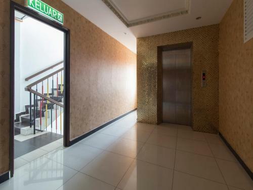 Oyo 998 Queen City Hotel