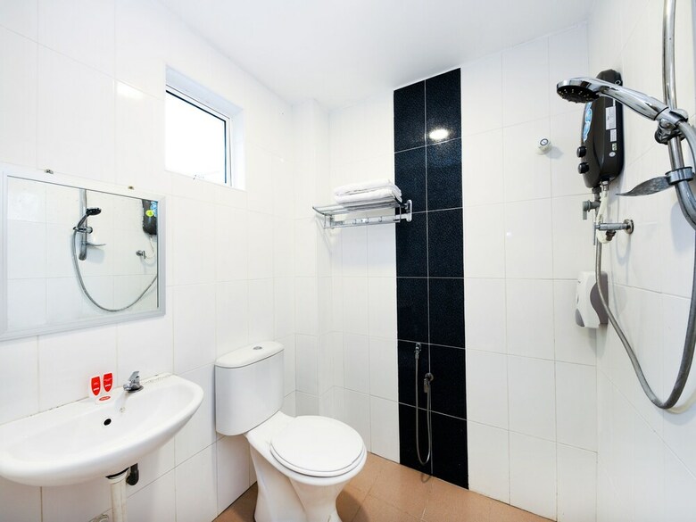 Oyo 710 Lawten Hotel
