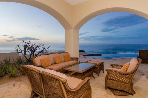 Beachfront Villa Near Great Surfing Villa Kash 3br