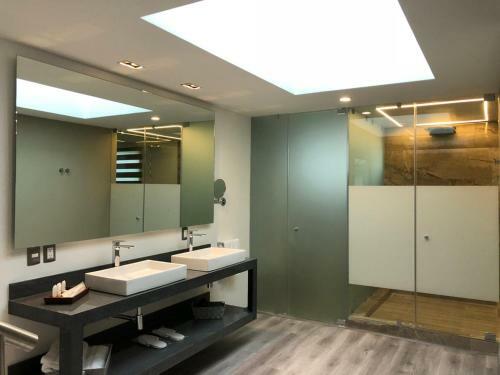 Hotel Kaia Suites