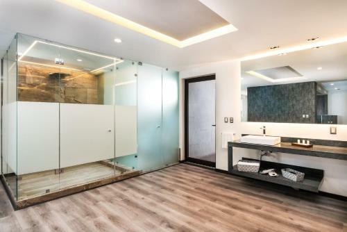 Hotel Kaia Suites