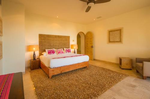 Luxurious Golf Getaway For 14, Villa De Los Faros