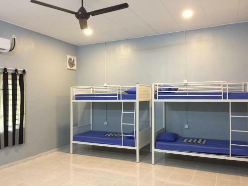 Hostal Village 218 Guest House