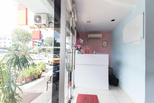 Zen Rooms Colour Hotel