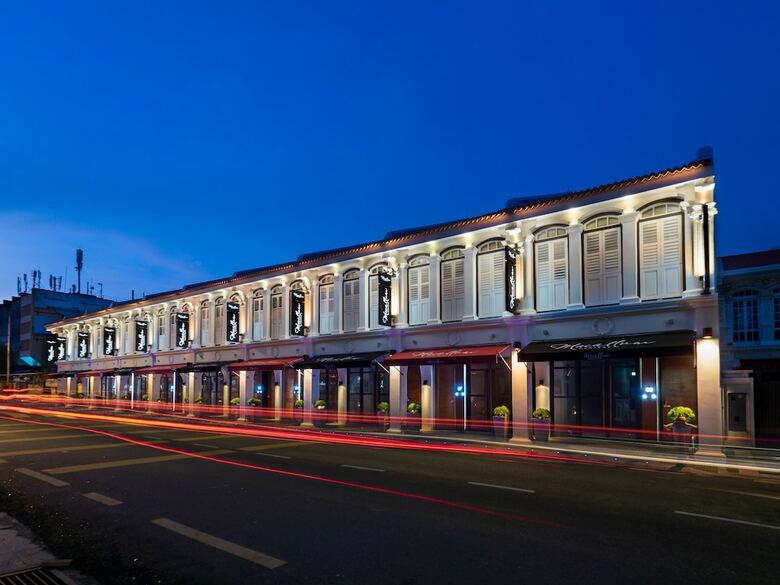 Macallum Central Hotel By Phc