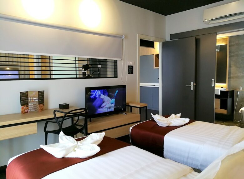 M Summit 191 Executive Hotel Suites
