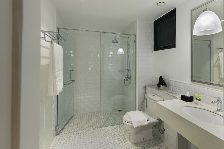 M Summit 191 Executive Hotel Suites