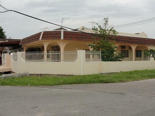 Taman Indah Happiness Home Stay