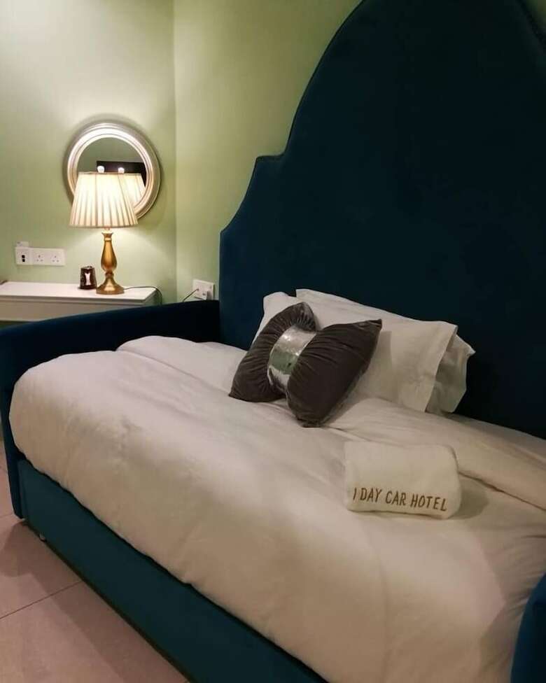 1 Day Car Hotel Station 18