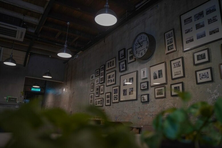 D� Cafe & Rest House