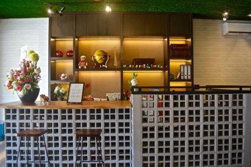 Iconic Suites & Pods Hotel