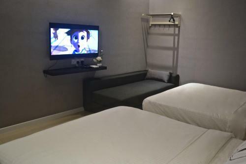 Iconic Suites & Pods Hotel