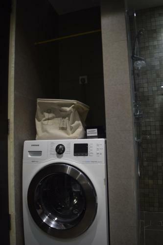 B.suites 21