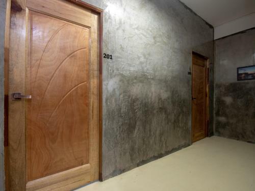Posada Oyo 43993 Madsuite