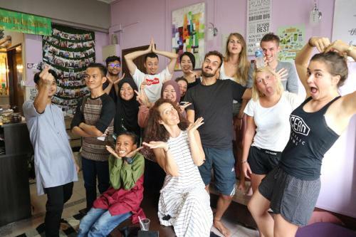 Albergue Escape Backpackers Kk