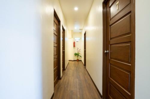 Oyo 89410 Z & H Hotel