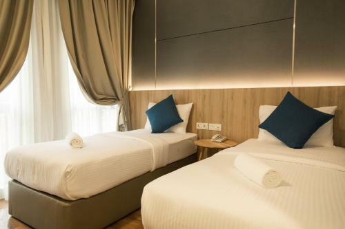 Hotel Ciq, Jalan Trus