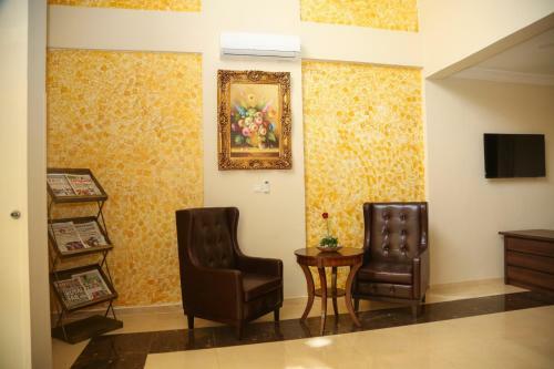 Hotel Consort Luxury Suites
