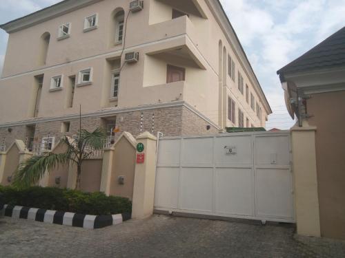 Paris Choice Hotels And Resort (wuse)