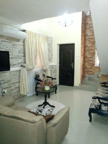 Bed & Breakfast Kh Lodge Abuja