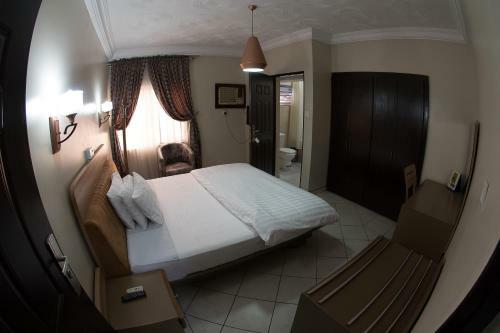 Gloriana Hotel And Suites